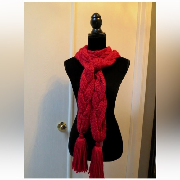 NWT Old Navy Sweater Knit Scarf with Tassles - Picture 1 of 7